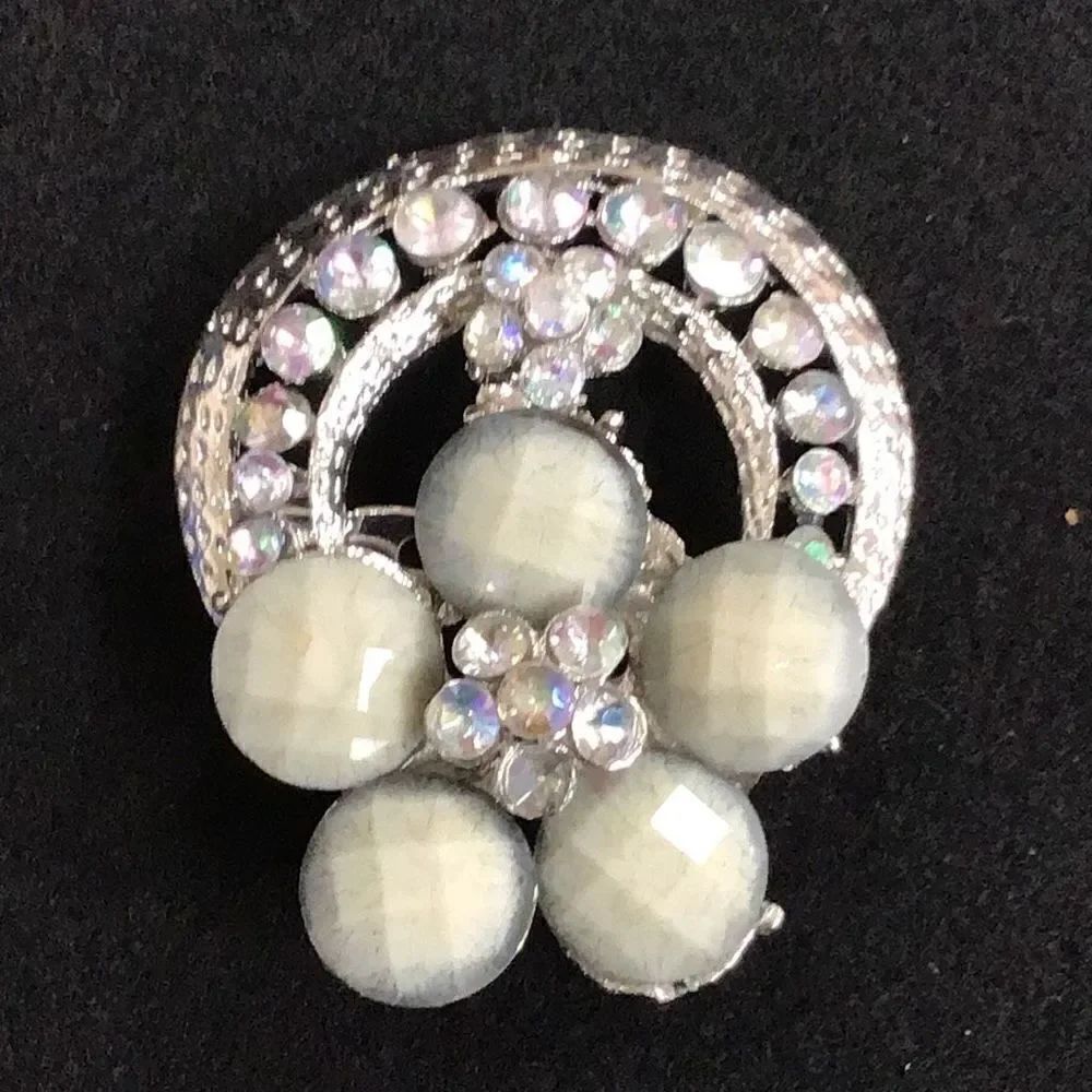 Brooch, vintage rhinestones ￼and white flower shaped